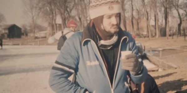 Foto: Deze beeldenmaker uit Putten maakte de prijzen voor Femke Kok en Jenning de Boo