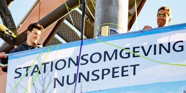 Foto: Stationsomgeving Nunspeet feestelijk geopend en ‘klaar voor de toekomst’ (met video)