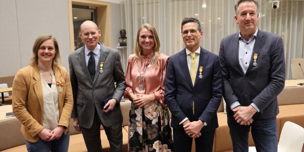 Foto: Koninklijke onderscheiding voor Nijkerkse raadsleden