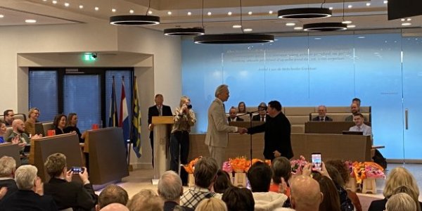 Foto: Nick (21) jongste raadslid ooit in Harderwijk: 'Had ik een jaar geleden niet kunnen bedenken'